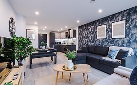 Icona 2 Apartment, With Free Onsite Gym And Secure Parking